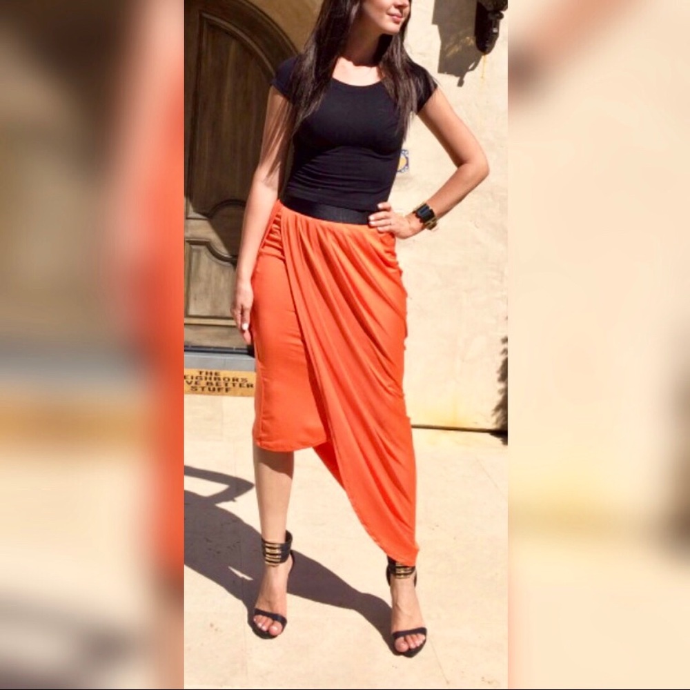 Bebe orange skirt 🍊